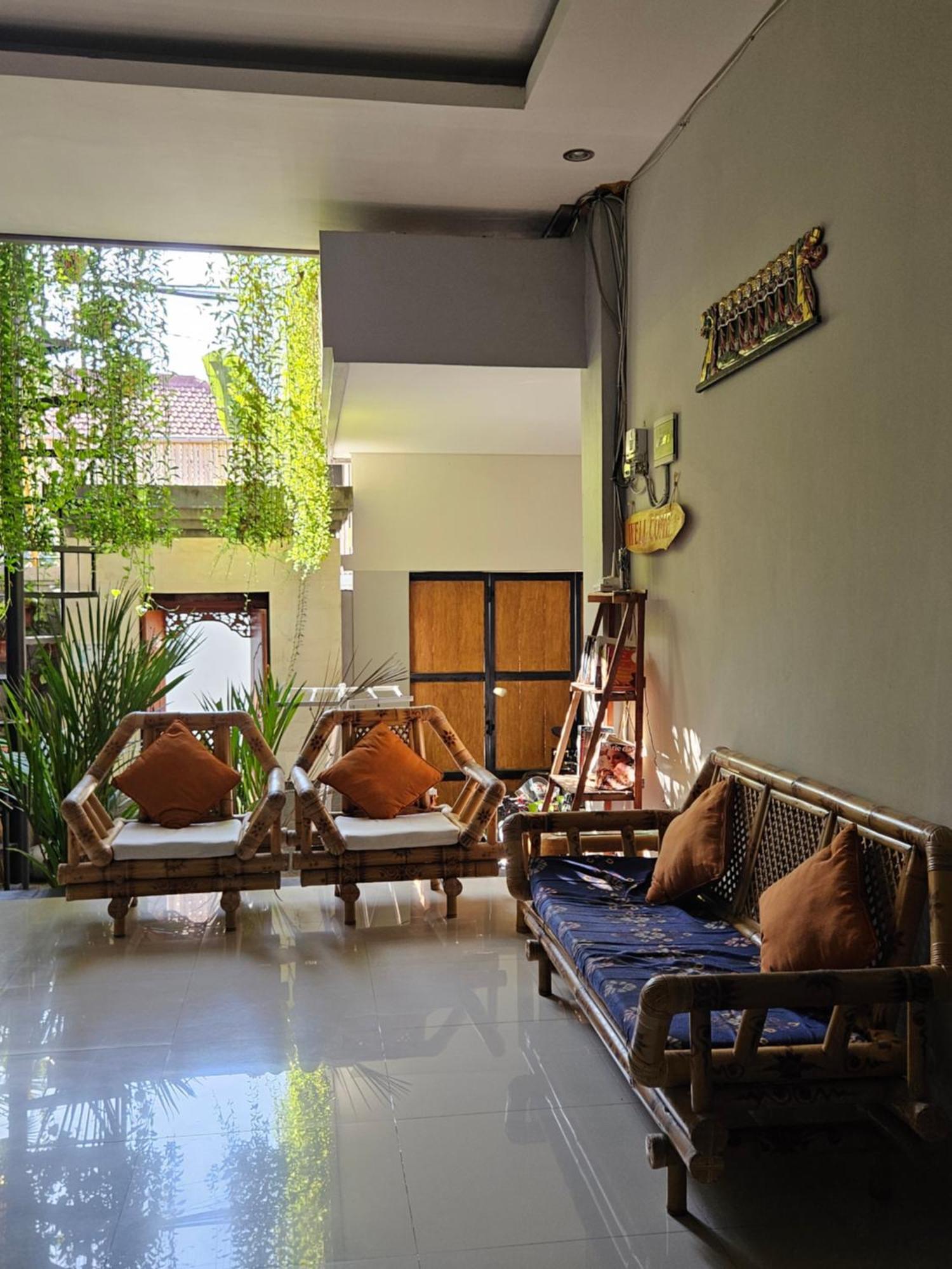 Suwardika Homestay & Dormitory Санур Экстерьер фото